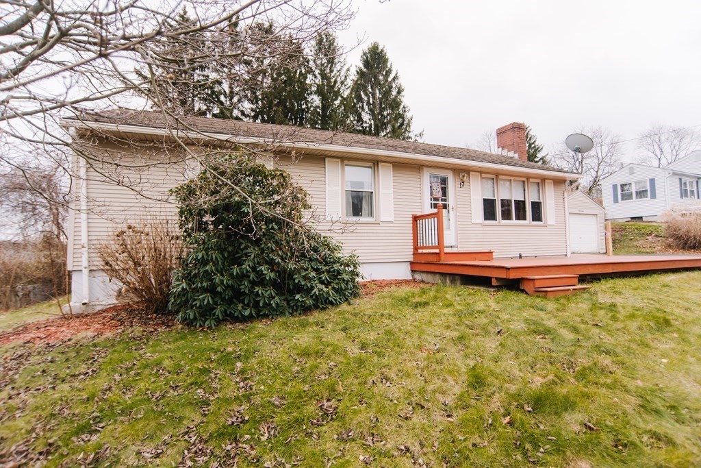 17 Clayton Road Holyoke, MA 01040 - Photo 3 of 42 Gallery Image 3