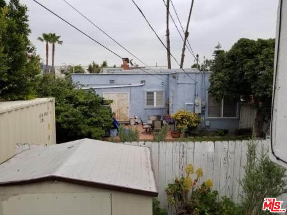 2019 Preuss Road Los Angeles, CA 90034 - Photo 12 of 13 Gallery Image 12