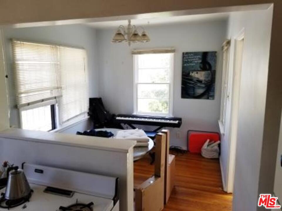 2019 Preuss Road Los Angeles, CA 90034 - Photo 9 of 13 Gallery Image 9