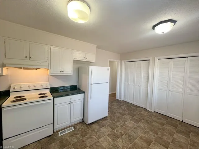 $1,695 | 6 Clark Court, Greensboro, NC 27406