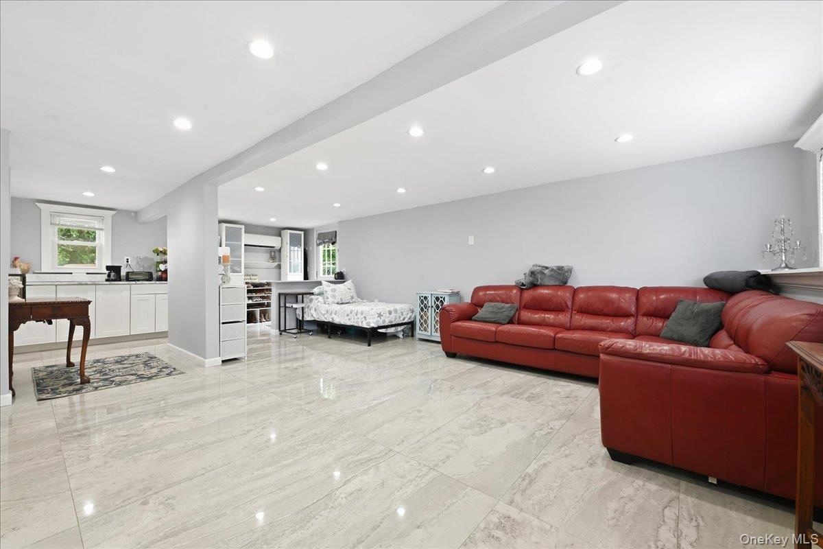 3988 Demont Road Seaford, NY 11783 - Photo 18 of 25 Gallery Image 18