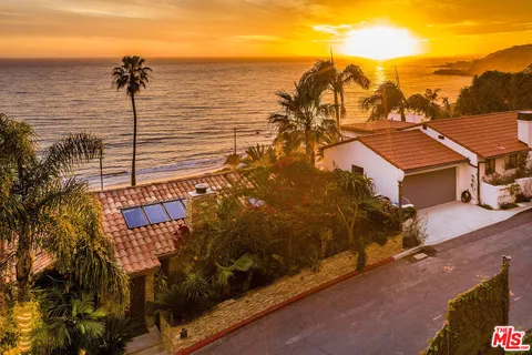 $1,675,000 | 17810 Castellammare Drive, Pacific Palisades, CA 90272