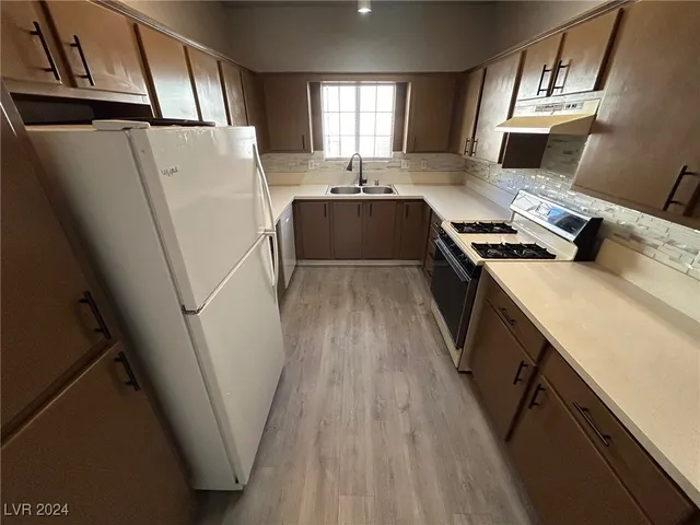 $1,550 | 1900 North Torrey Pines Drive, Unit 110, Las Vegas, NV 89108