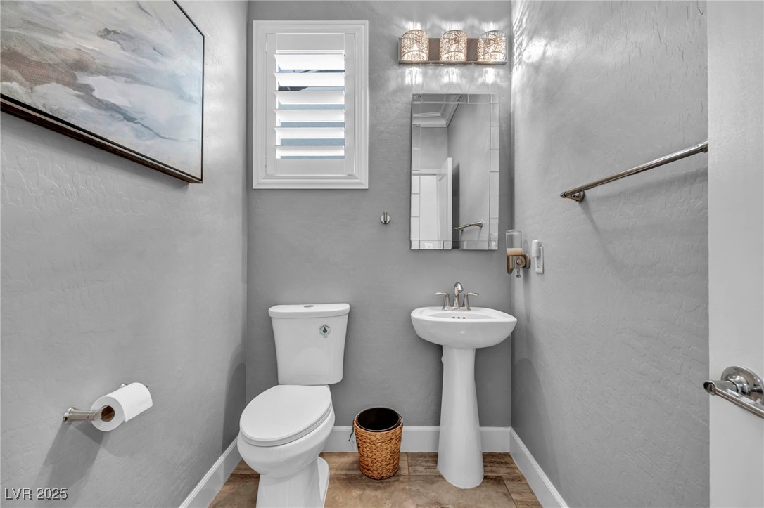 952 McKinley View Avenue Henderson, NV 89012 - Photo 49 of 82 Half bath with a textured wall