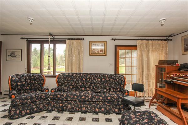 130 Whitaker Road Westfield, MA 01085 - Photo 9 of 30 Gallery Image 9
