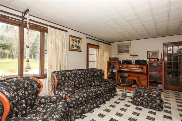 130 Whitaker Road Westfield, MA 01085 - Photo 10 of 30 Gallery Image 10