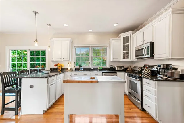 $949,000 | 17 Sassafras Road, Rehoboth, MA 02769