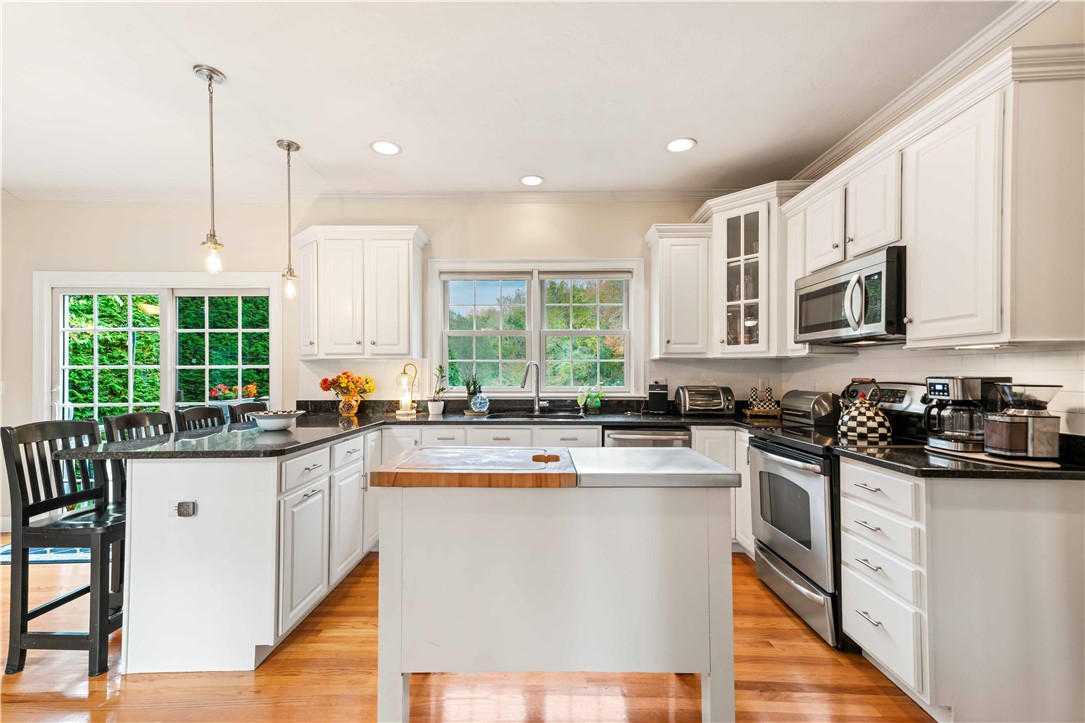 17 Sassafras Road Rehoboth, MA 02769 - Photo 5 of 33