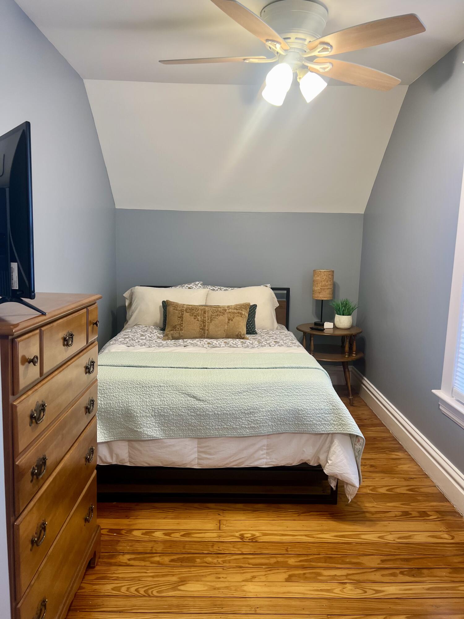 847 Innes Street Northeast Grand Rapids, MI 49503 - Photo 29 of 48 3rd bedroom