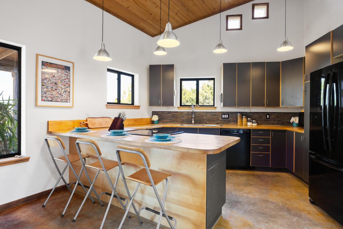 650 Angel Fire Drive Dripping Springs, TX 78620 - Photo 9 of 39 Breakfast Bar