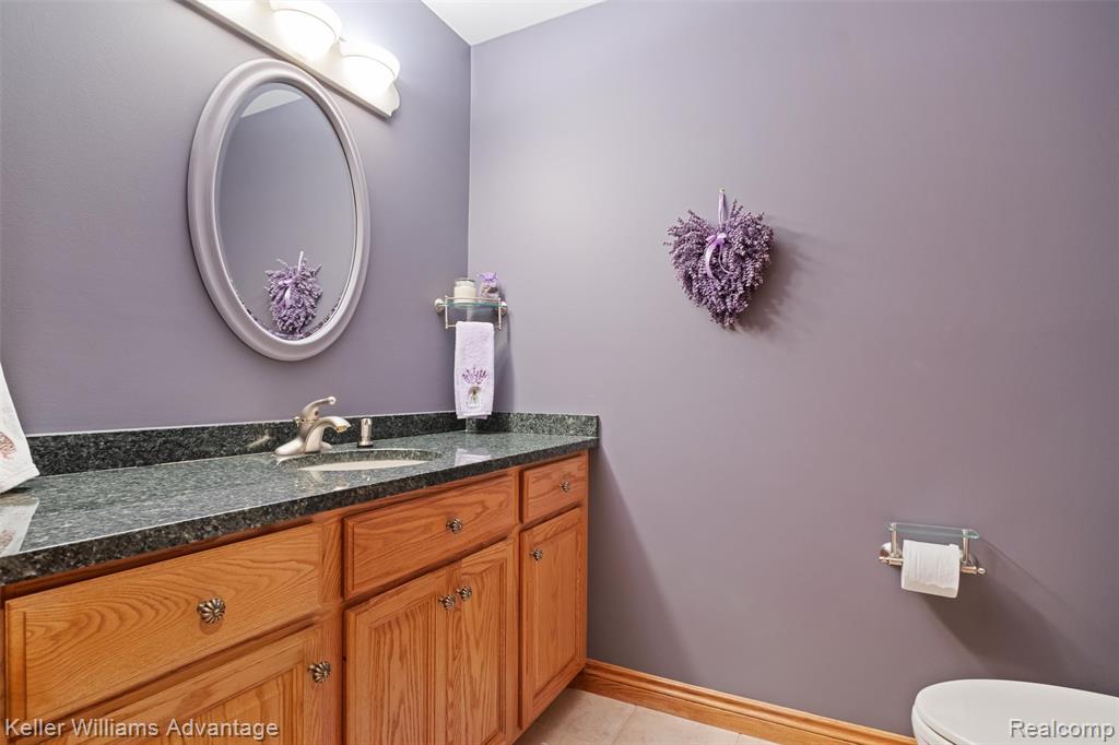 30489 Munger Livonia, MI 48154 - Photo 14 of 59 Gallery Image 14