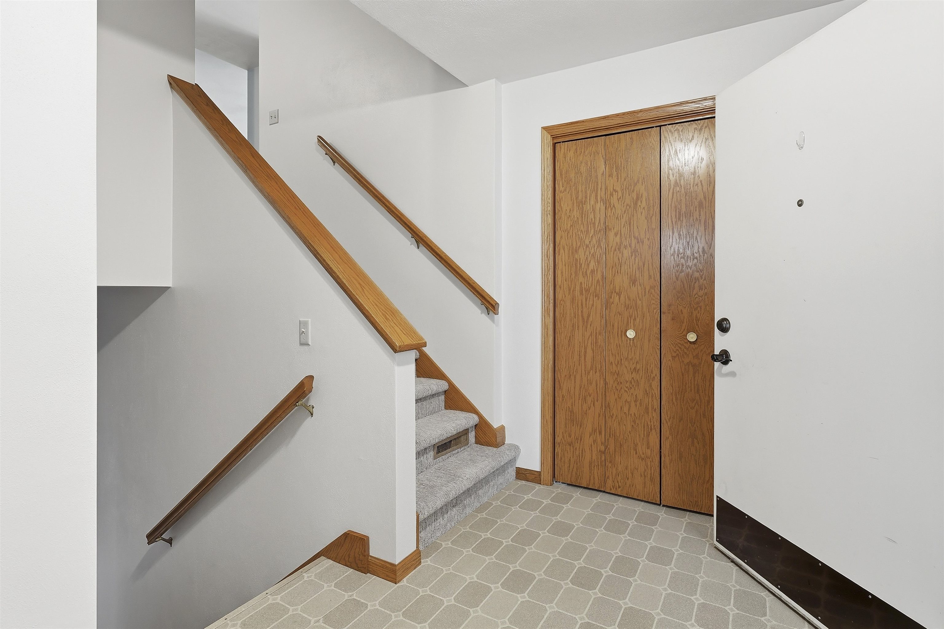 N334 Marion Avenue Appleton, WI 54915 - Photo 2 of 38
