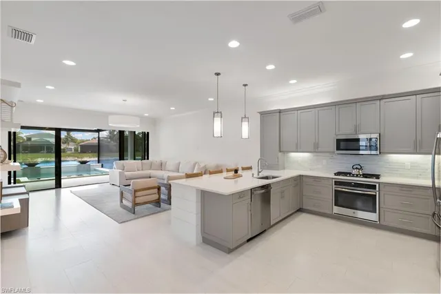 $1,000,000 | 4409 Aurora Street, Naples, FL 34119