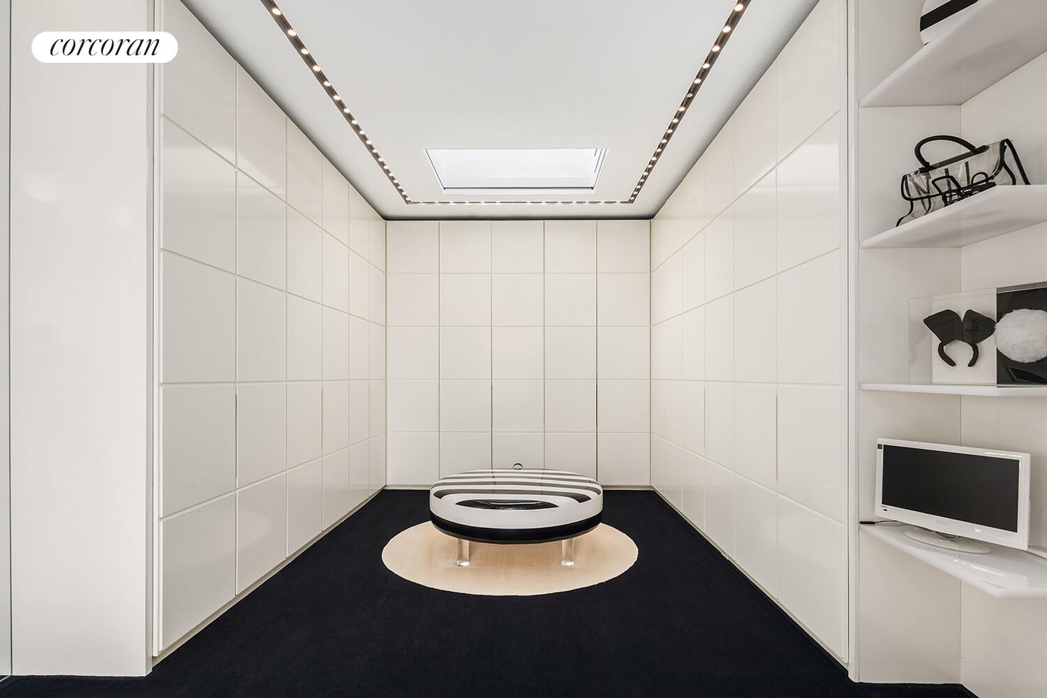 1 Sutton Place South, Unit PH Manhattan, NY 10022 - Photo 14 of 26 a bathroom with a sink and a mirror