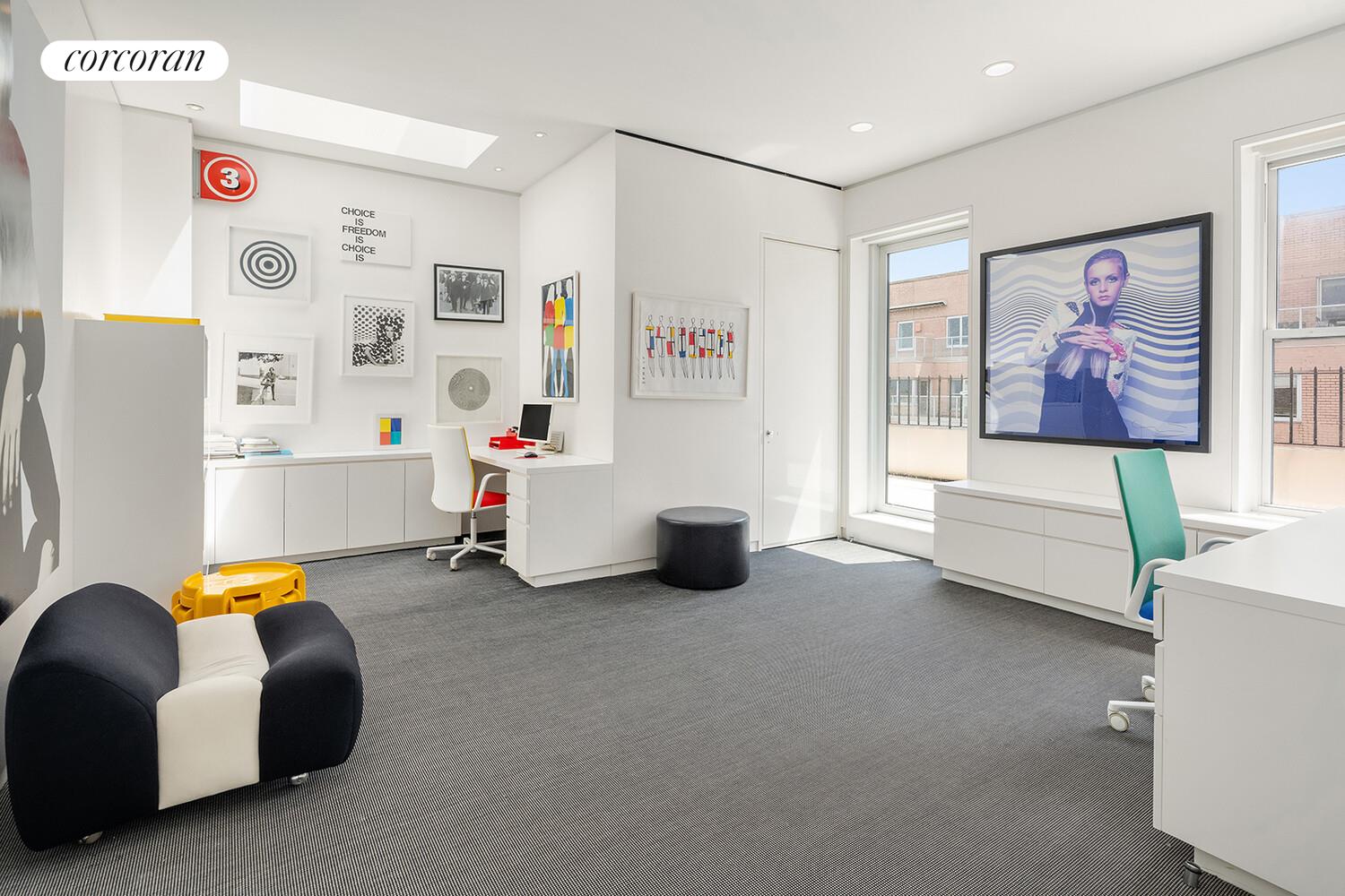 1 Sutton Place South, Unit PH Manhattan, NY 10022 - Photo 18 of 26 a bedroom with furniture and a bed