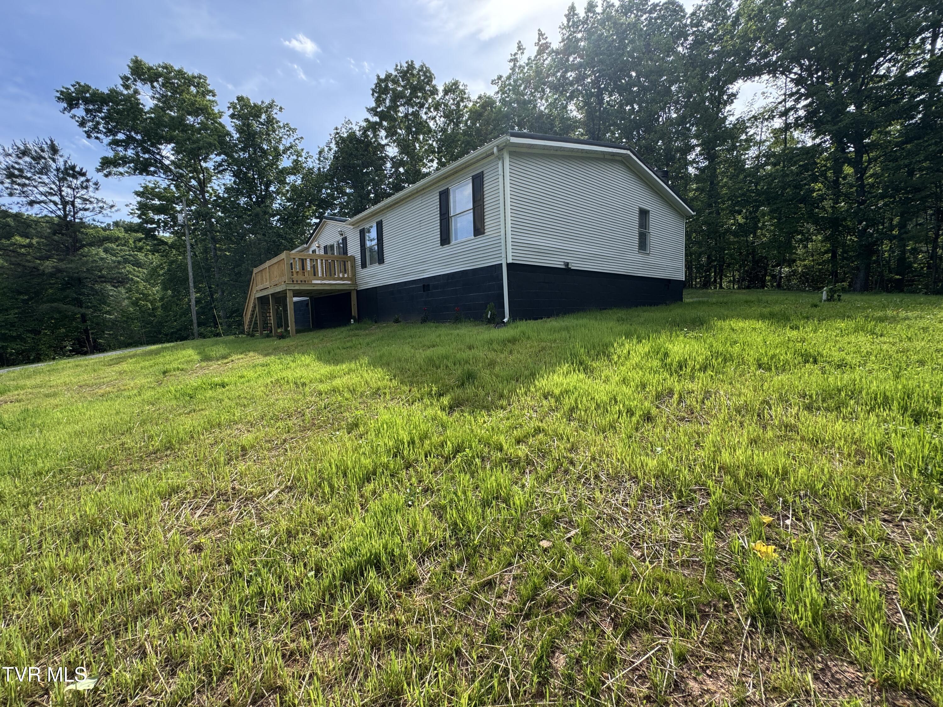 1555 Hamner Hollow Road Big Stone Gap, VA 24219 - Photo 5 of 41 LEFT FRONT CORENER VIEW FROM DRIVEWAY