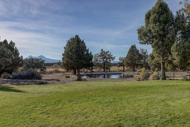 63825 Pioneer Loop Bend, OR 97701 - Photo 27 of 38 63825 Pioneer Lp-26