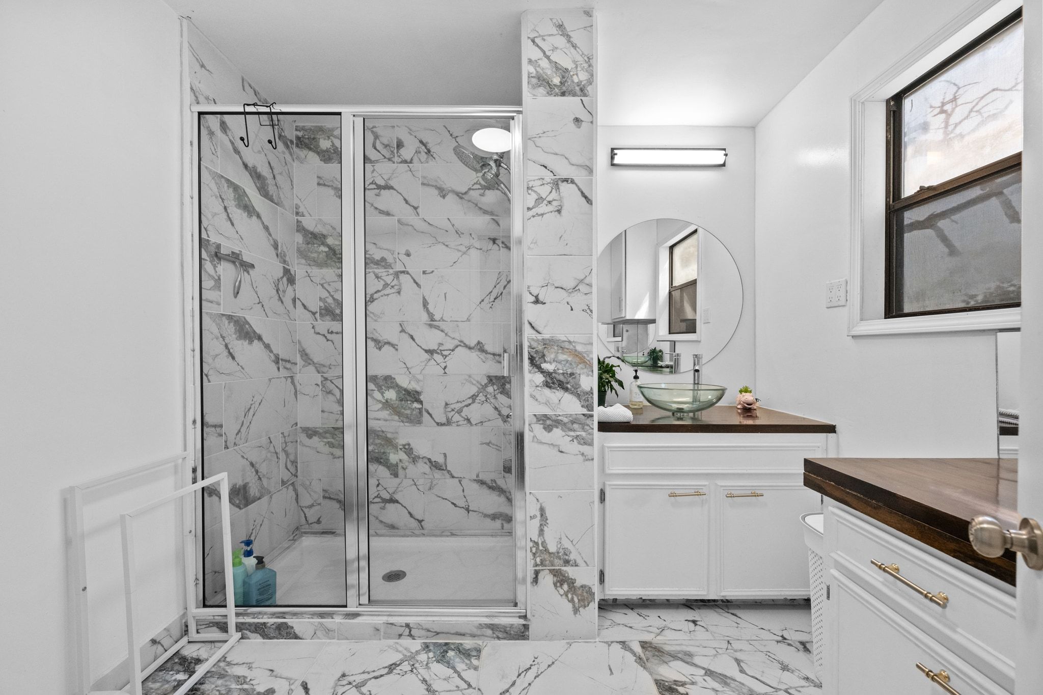 376 Jones Road Cedar Creek, TX 78612 - Photo 16 of 40 a bathroom with a sink a toilet and shower