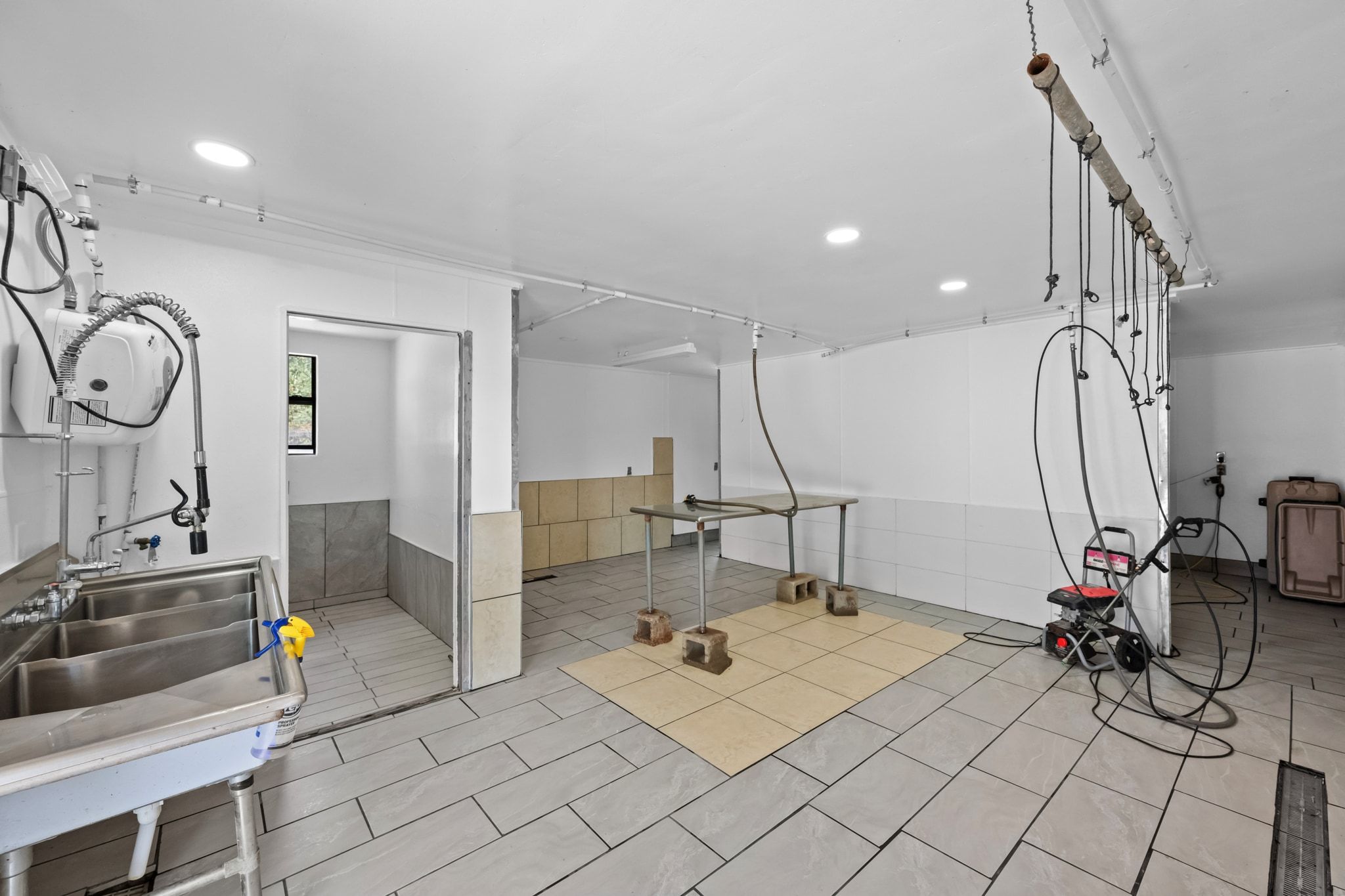 376 Jones Road Cedar Creek, TX 78612 - Photo 22 of 40 a room with gym equipment