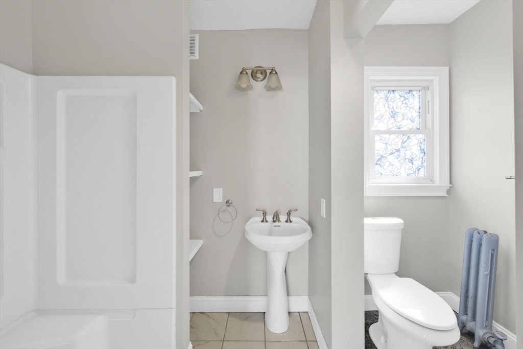 186 Belvidere Street Springfield, MA 01108 - Photo 22 of 41
