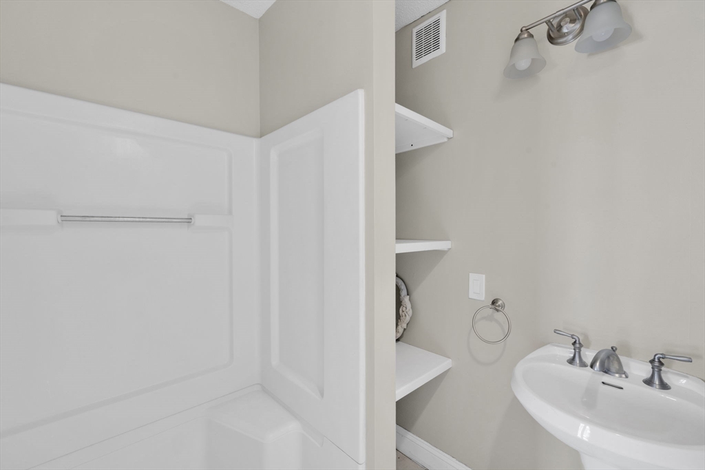 186 Belvidere Street Springfield, MA 01108 - Photo 23 of 41