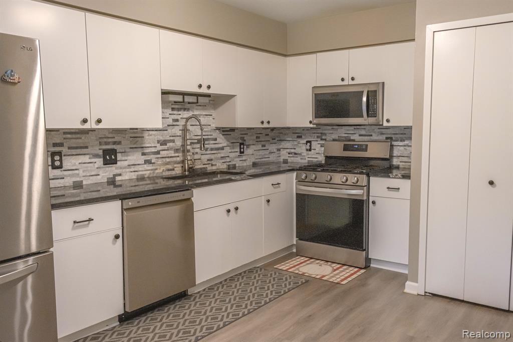 726 Hamilton Court Rochester Hills, MI 48307 - Photo 13 of 44