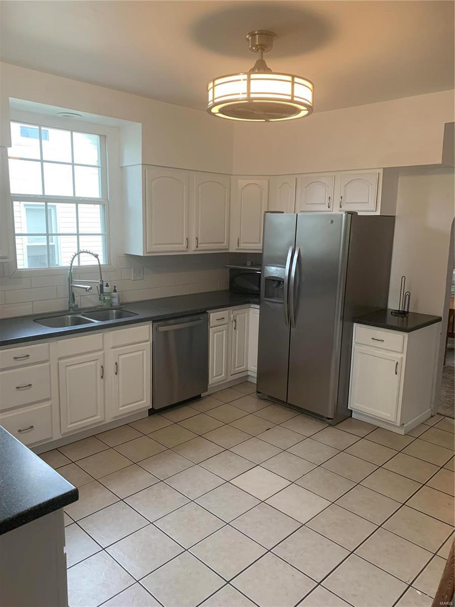 210 Garden Street Edwardsville, IL 62025 - Photo 7 of 28