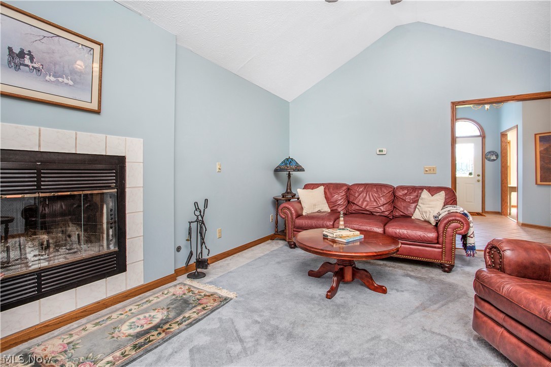 10505 River Road Huron, OH 44839 - Photo 10 of 35 Family room