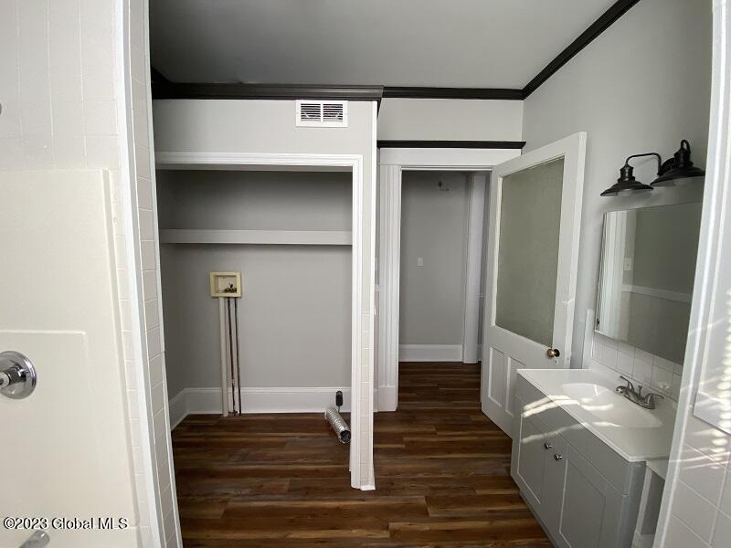 1356 Union Street, Unit 1 Schenectady, NY 12308 - Photo 11 of 14 laundry hookups