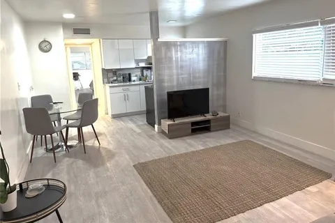 $1,800 | 1638 Plunkett Street, Unit 4, Hollywood, FL 33020