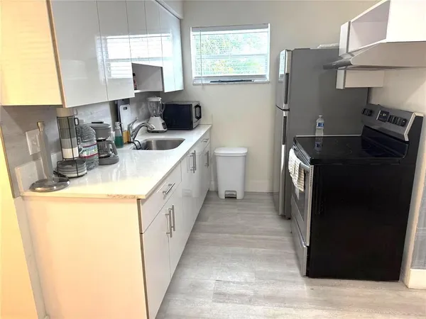 $1,800 | 1638 Plunkett Street, Unit 4, Hollywood, FL 33020