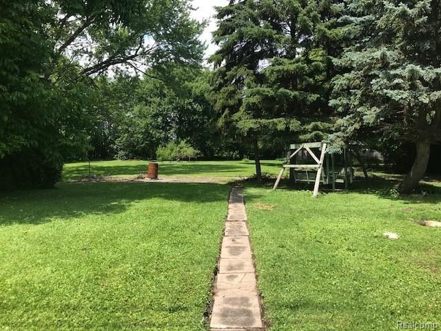 18931 Common Road Roseville, MI 48066 - Photo 18 of 24 IMG_5134.jpg