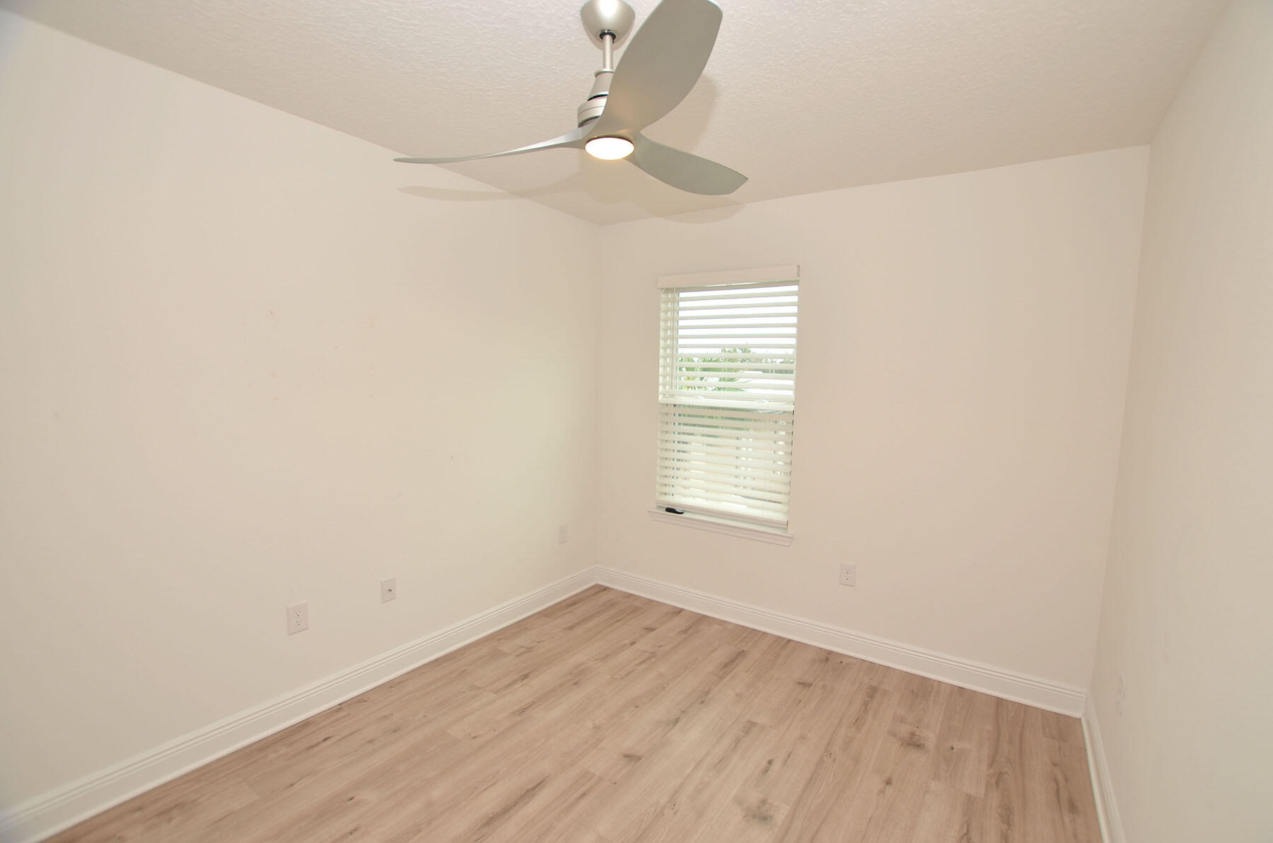16 Redbird Loop Destin, FL 32541 - Photo 39 of 56 an empty room with a window