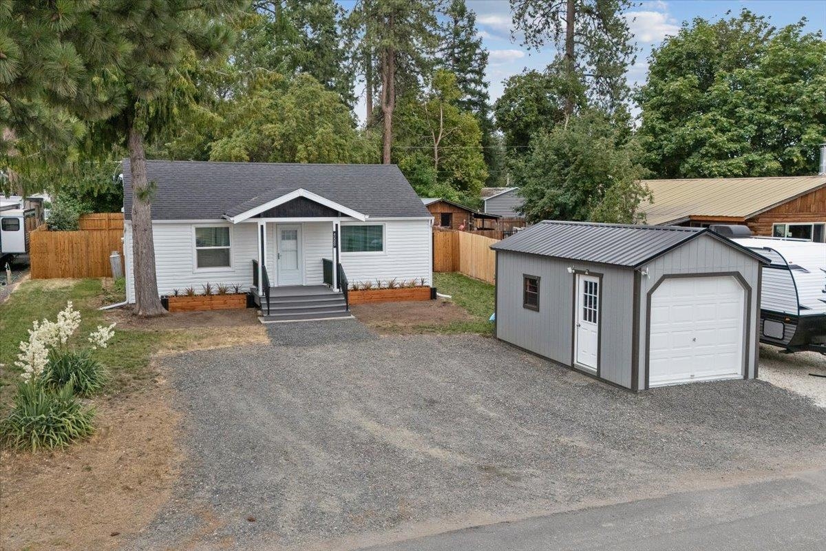 40589 Westline Road Loon Lake, WA 99148 - Photo 4 of 44