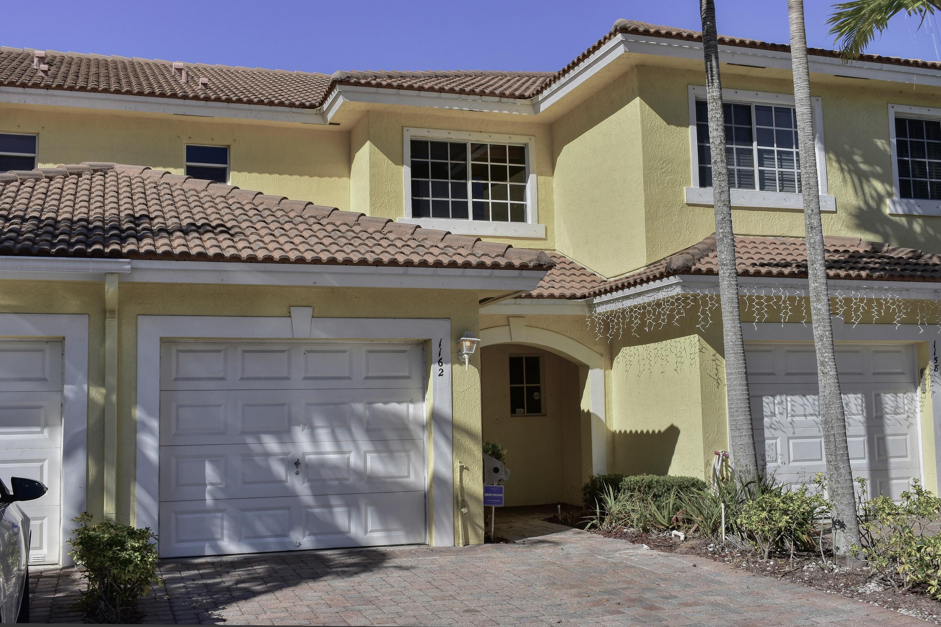 1162 Imperial Lake Road West Palm Beach, FL 33413 - Photo 4 of 21 739572BC-398A-4CAE-953A-40428C4ACB53