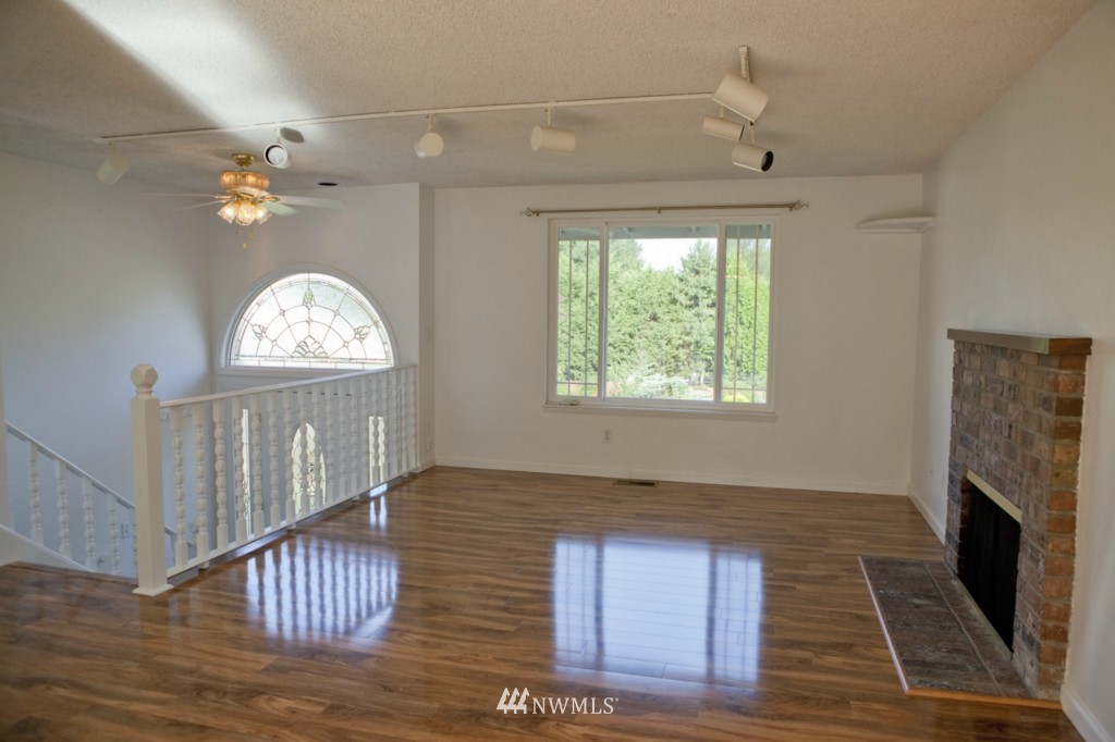 13531 Southeast 162nd Street Renton, WA 98058 - Photo 4 of 24 Gallery Image 4