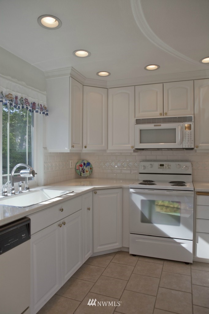 13531 Southeast 162nd Street Renton, WA 98058 - Photo 8 of 24 Gallery Image 8