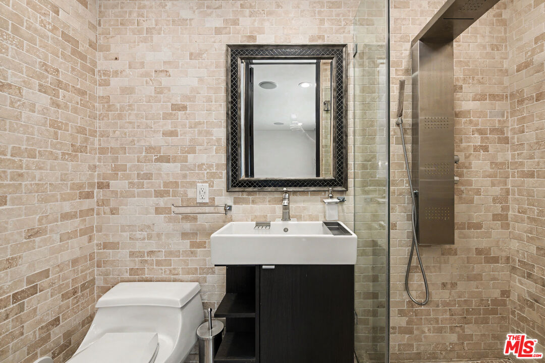 12608 Promontory Road Los Angeles, CA 90049 - Photo 43 of 59