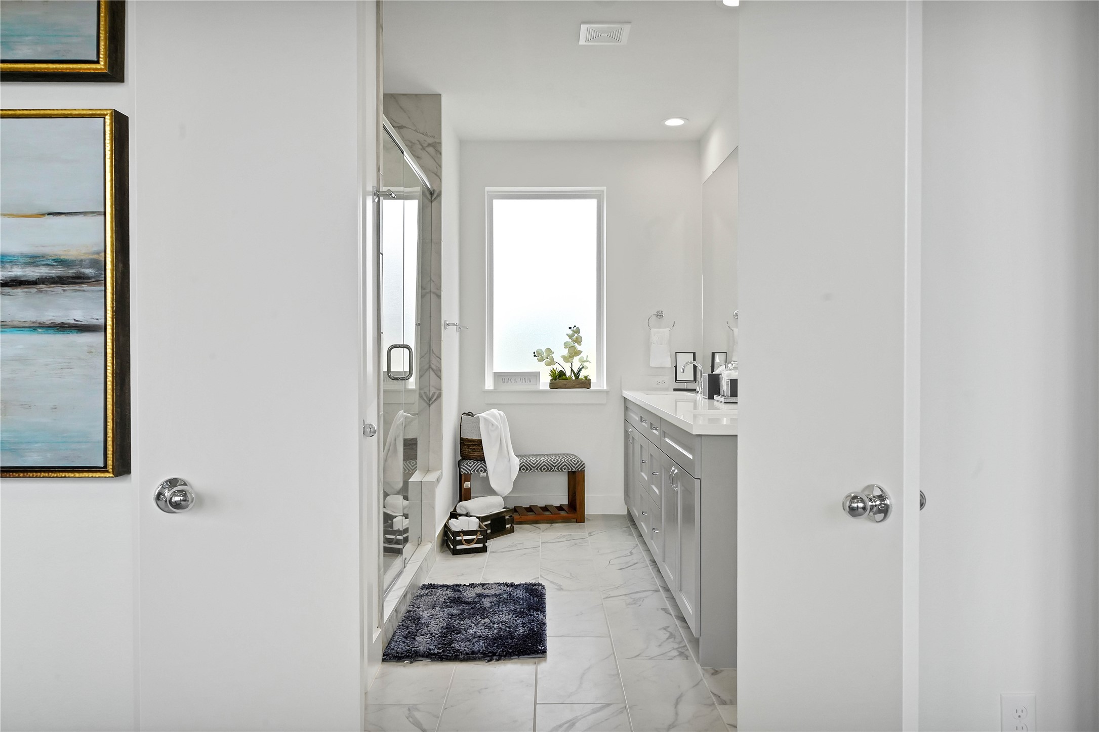 2916 Cline Street Houston, TX 77020 - Photo 14 of 19 a bathroom with a sink and a mirror