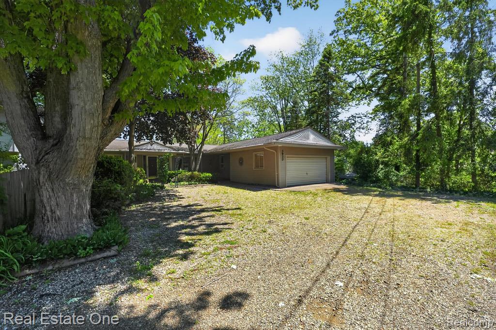 3920 Wint Road Commerce Township, MI 48382 - Photo 2 of 60