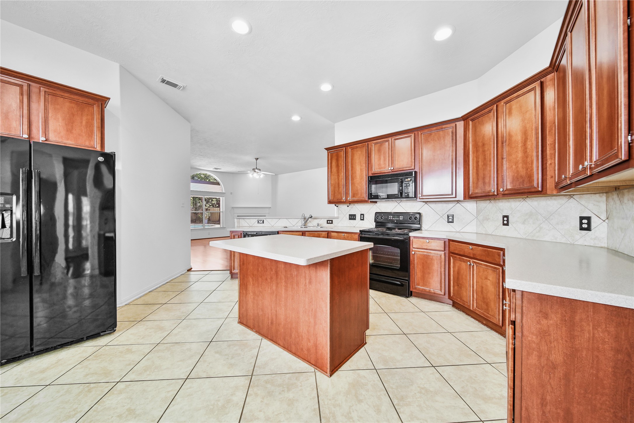 11 Griffin Hill Court Spring, TX 77382 - Photo 7 of 23