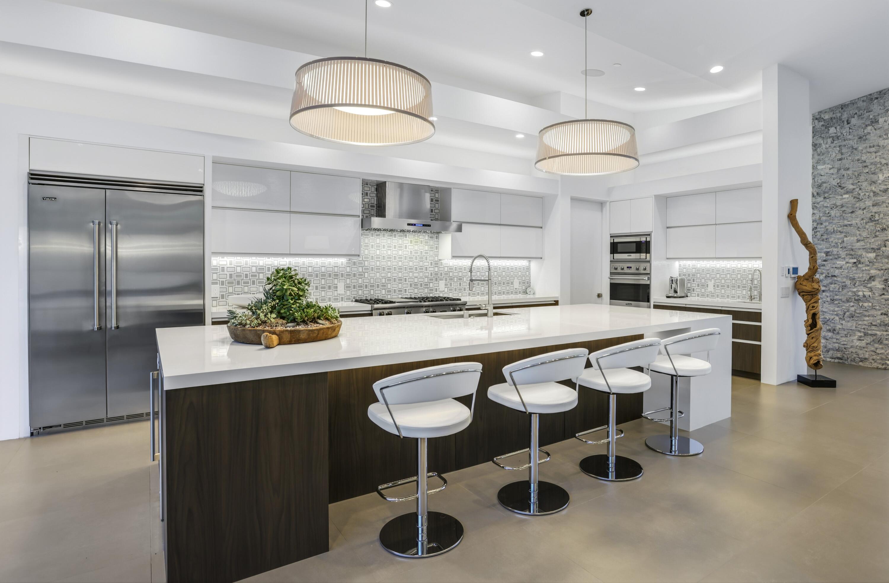 1747 Pinnacle Point Palm Springs, CA 92264 - Photo 54 of 76 a kitchen with a table and chairs in it