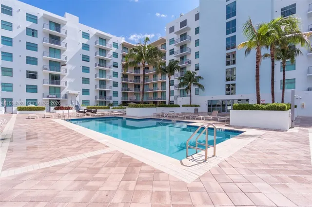 $2,800 | 140 South Dixie Highway, Unit 527, Hollywood, FL 33020