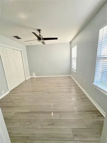 a view of a house with backyard