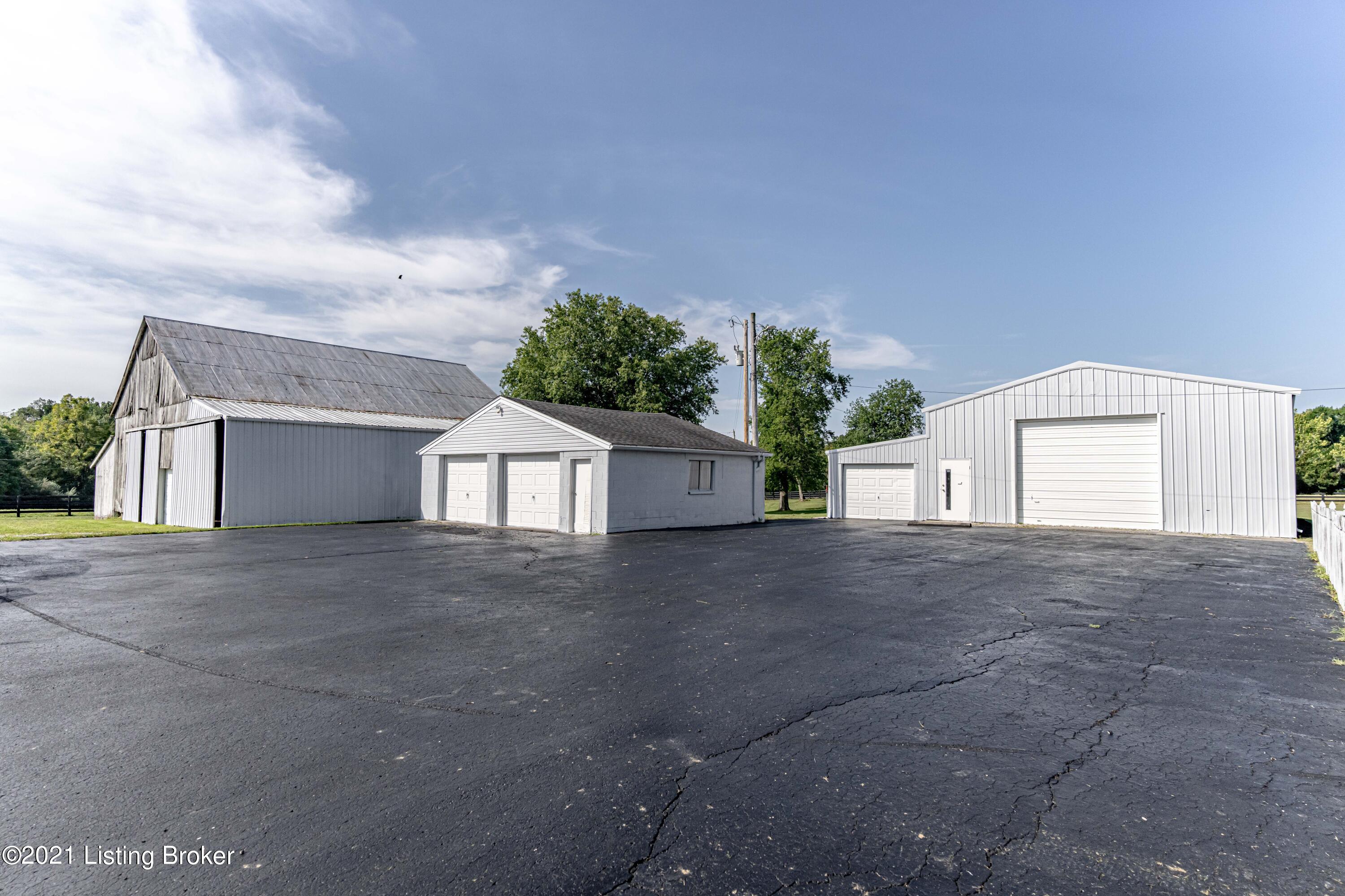 4365 Webb Road Simpsonville, KY 40067 - Photo 5 of 146 DSC08894