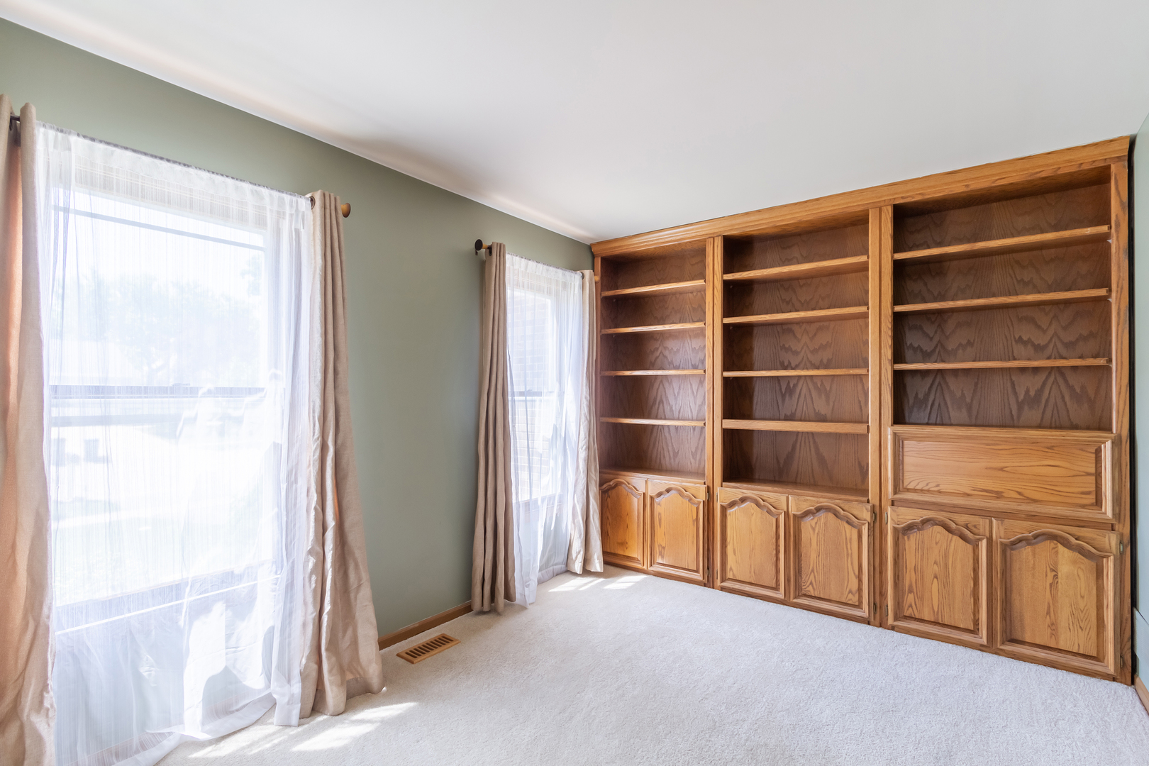 Undisclosed Address Schaumburg, IL 60193 - Photo 2 of 32