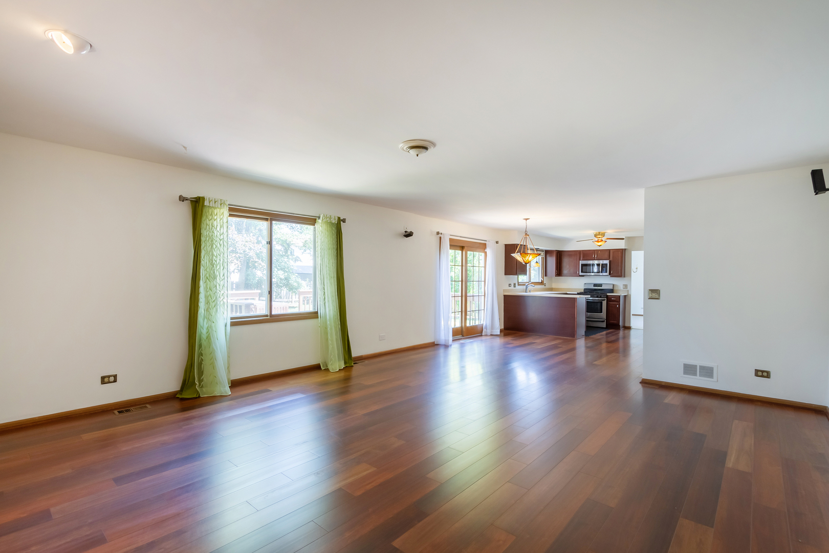 Undisclosed Address Schaumburg, IL 60193 - Photo 13 of 32