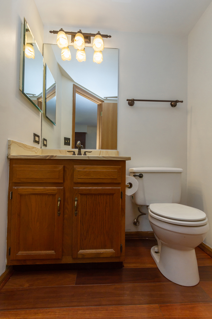 Undisclosed Address Schaumburg, IL 60193 - Photo 16 of 32