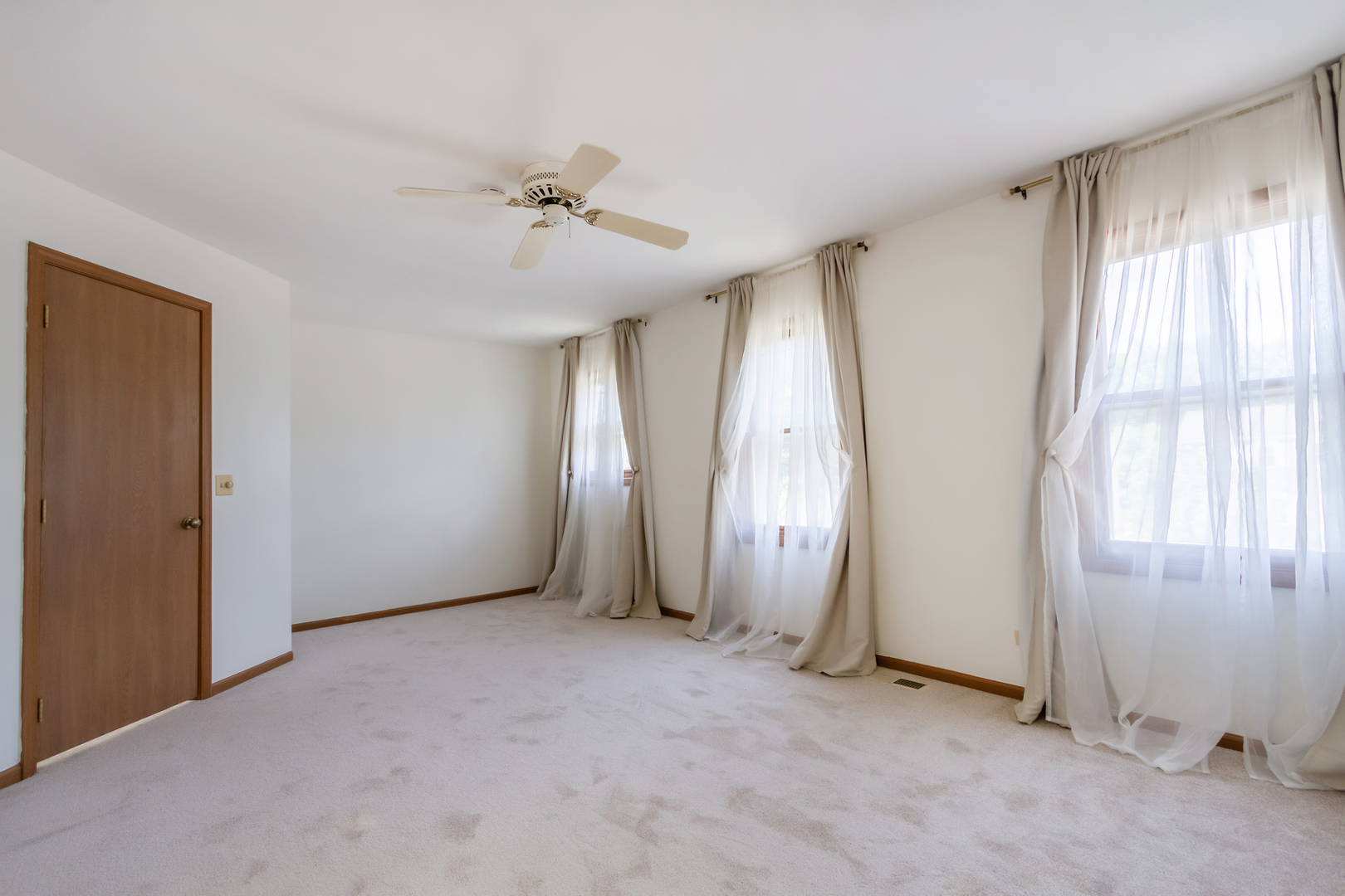 Undisclosed Address Schaumburg, IL 60193 - Photo 17 of 32