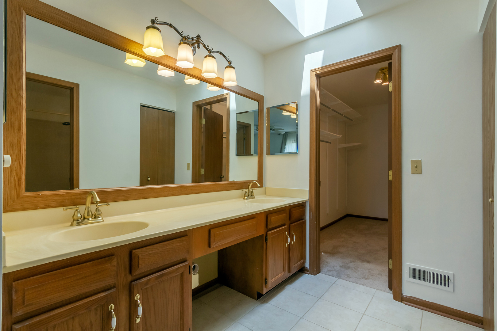 Undisclosed Address Schaumburg, IL 60193 - Photo 18 of 32